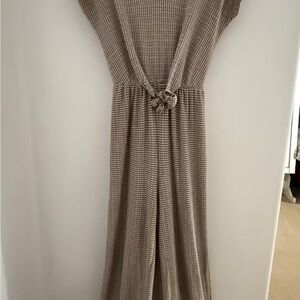 Elegant Tan Women's Jumper
